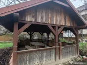 Casă spațioasă cu teren generos, aproape de centrul oraș 