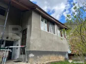 Casă cu 1.2 ha teren, liniște totală, livadă, acces asfa 