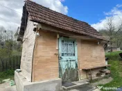 Casă cu 1.2 ha teren, liniște totală, livadă, acces asfa 