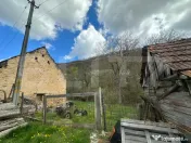 Casă cu 1.2 ha teren, liniște totală, livadă, acces asfa 