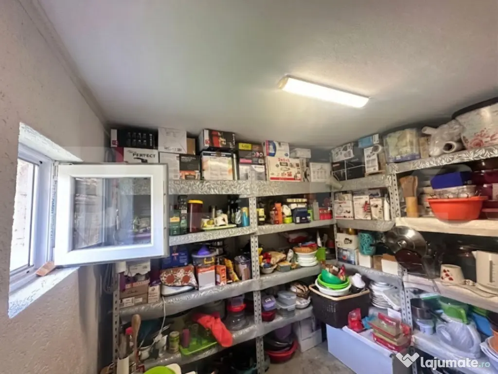 Casă cu 1.2 ha teren, liniște totală, livadă, acces asfa