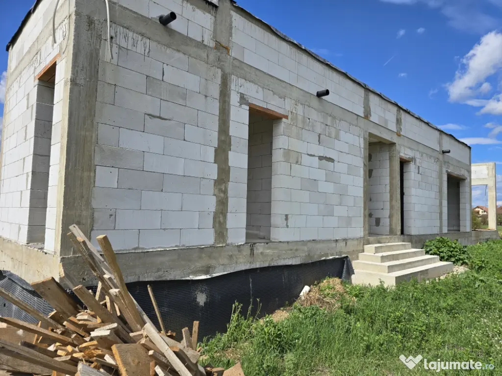 Vand casa in Dealul Furcilor