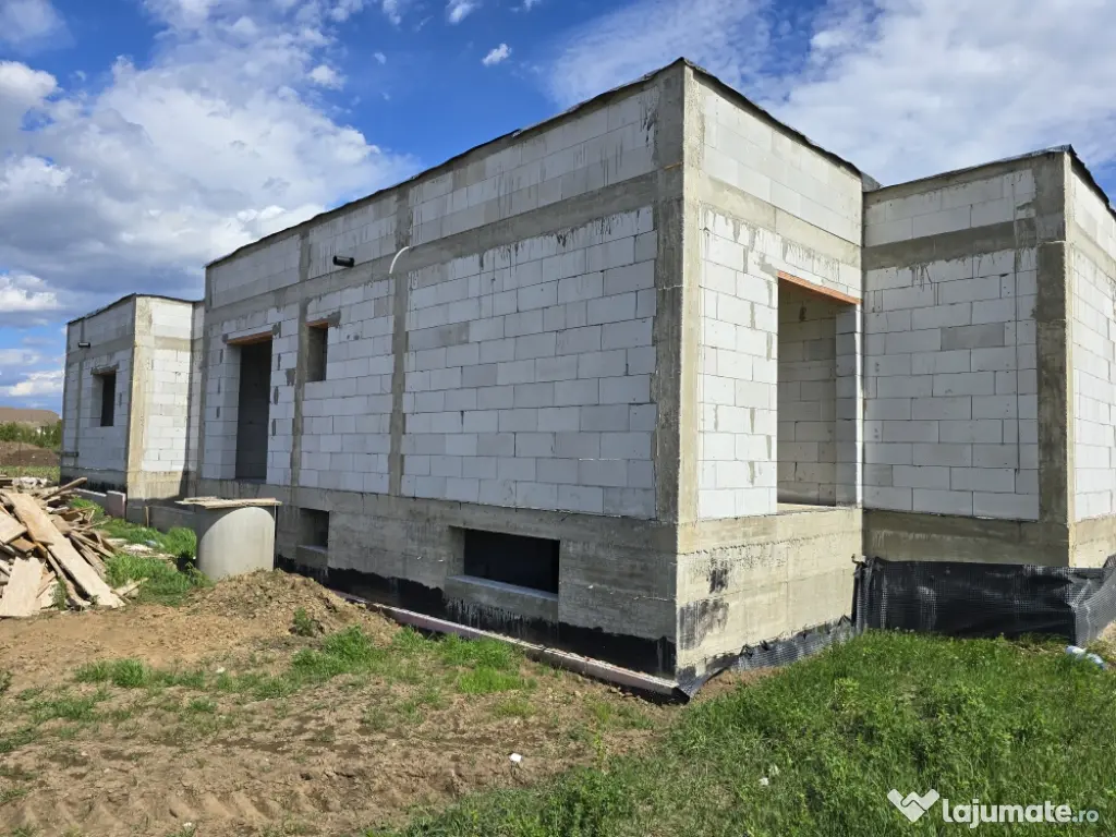 Vand casa in Dealul Furcilor