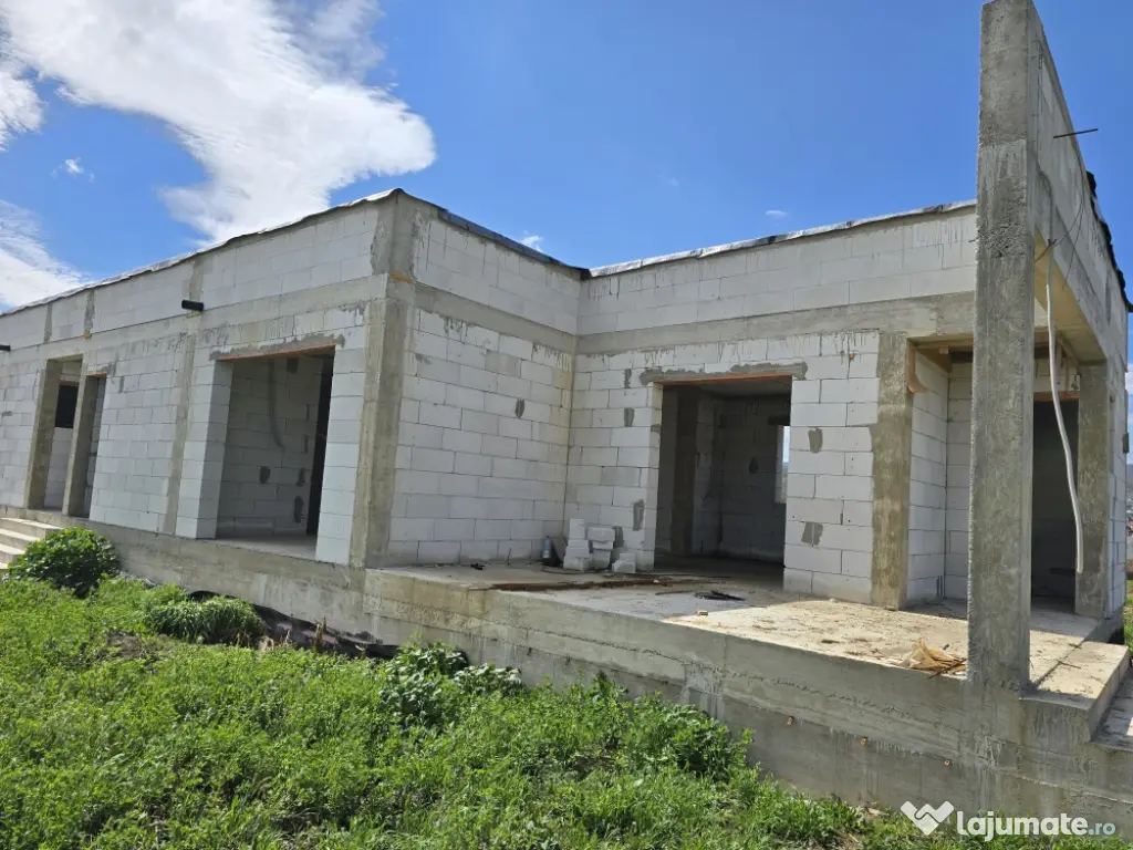 Vand casa in Dealul Furcilor