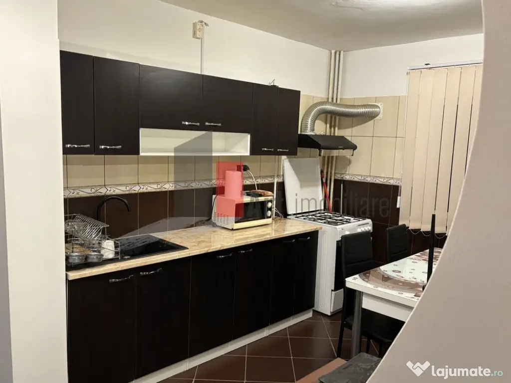 Apartament cu trei camere de inchiriat-Lujerului-Uverturi...