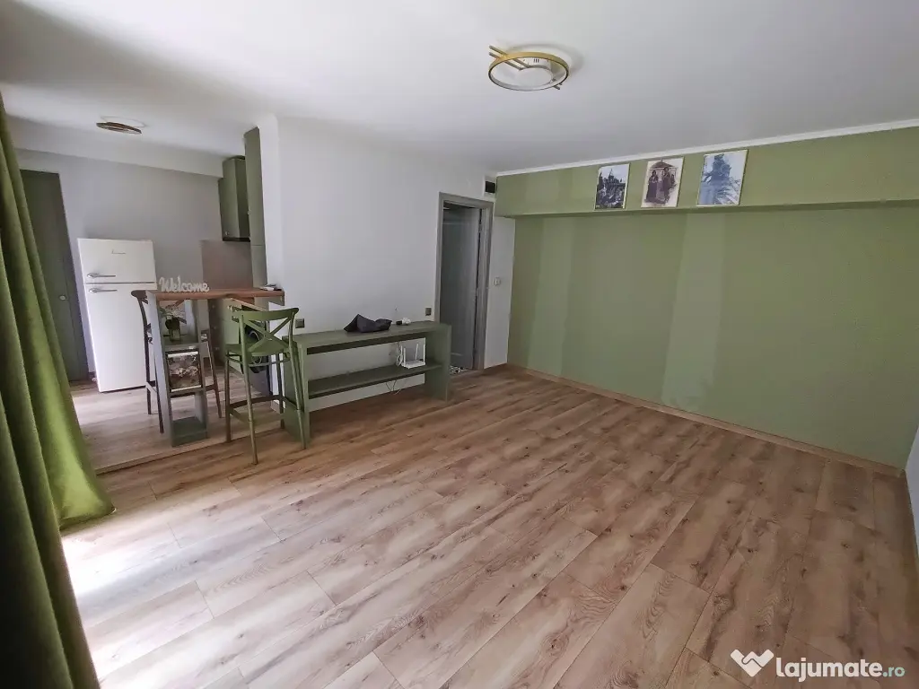 Inchiriez spatiu comercial central Hunedoara