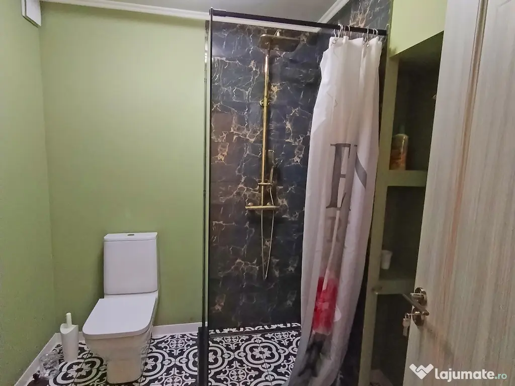 Inchiriez spatiu comercial central Hunedoara