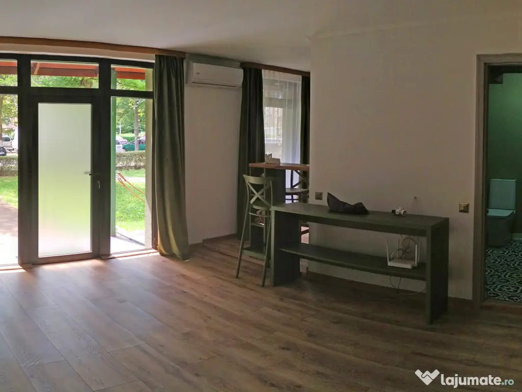 Inchiriez spatiu comercial central Hunedoara