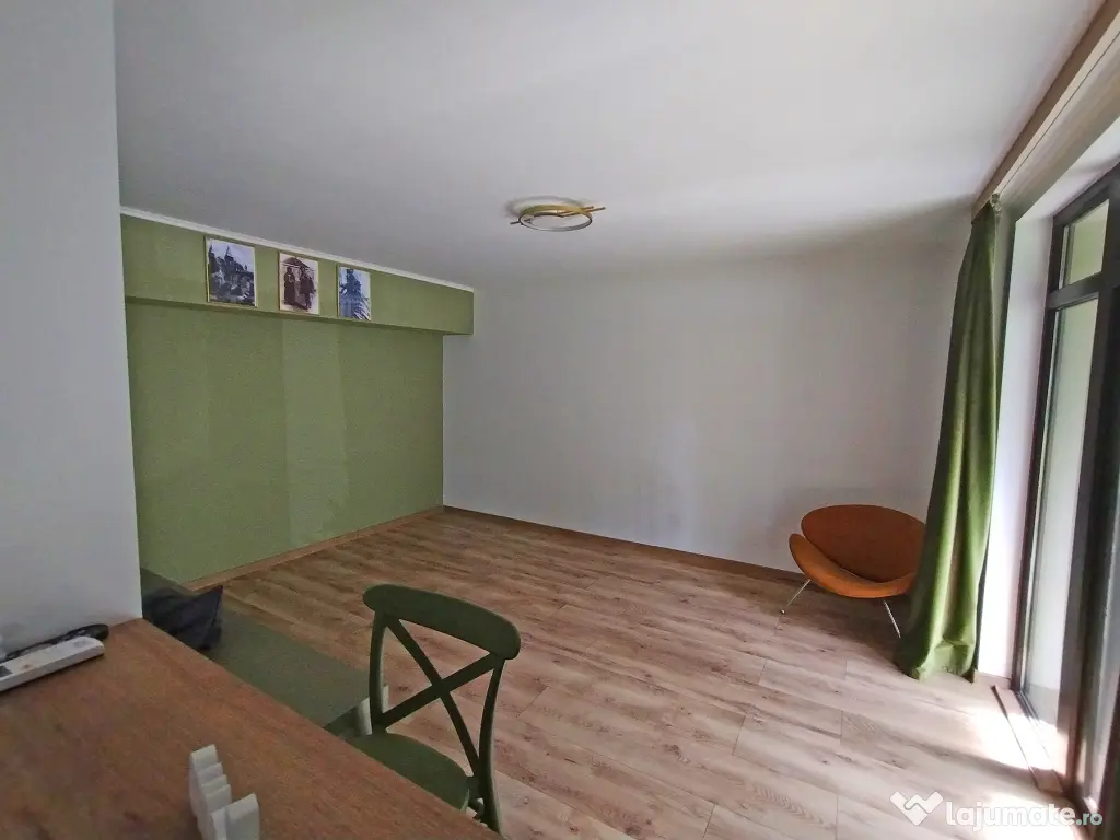 Inchiriez spatiu comercial central Hunedoara