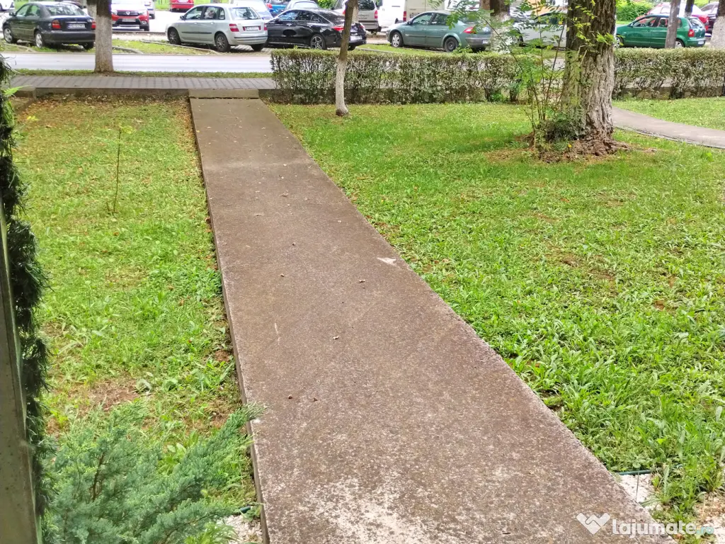 Inchiriez spatiu comercial central Hunedoara