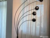 Lampadar flexibil cu multe becuri 