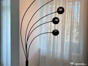 Lampadar flexibil cu multe becuri 