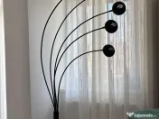 Lampadar flexibil cu multe becuri 
