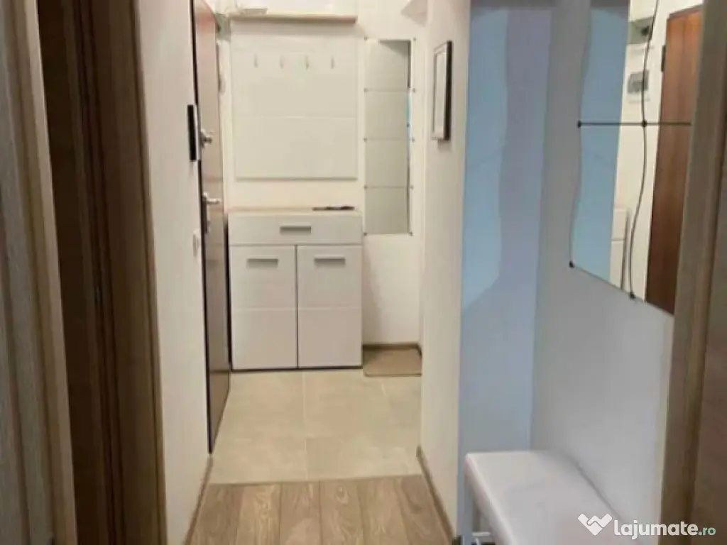 Apartament 2 camere, semidecomandat - zona Tractorul