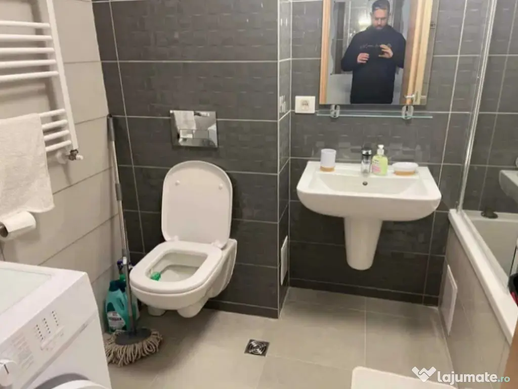 Apartament 2 camere, semidecomandat - zona Tractorul