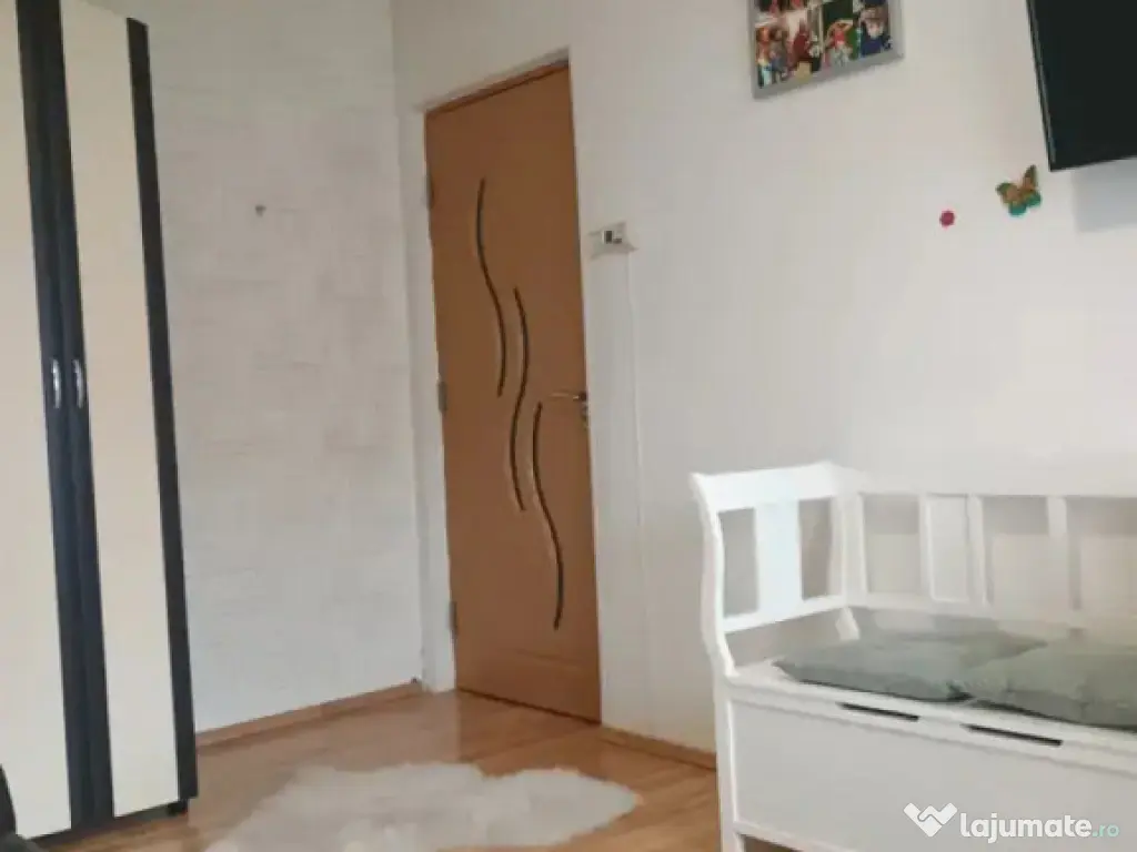 Apartament 2 camere, decomandat - zona Tractorul