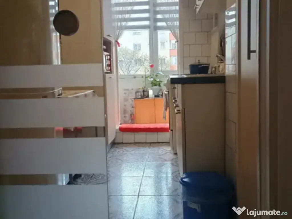 Apartament 2 camere, decomandat - zona Tractorul