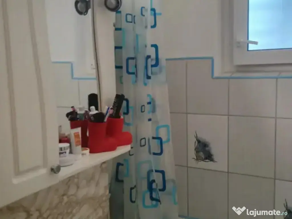 Apartament 2 camere, decomandat - zona Tractorul