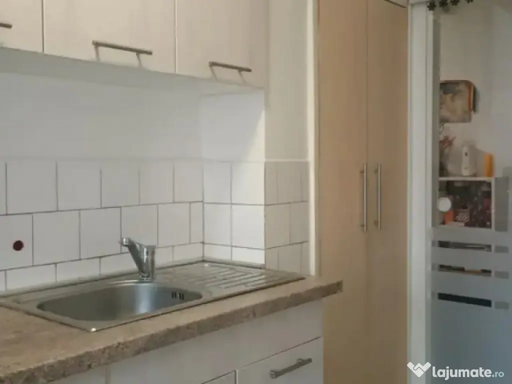 Apartament 2 camere, decomandat - zona Tractorul