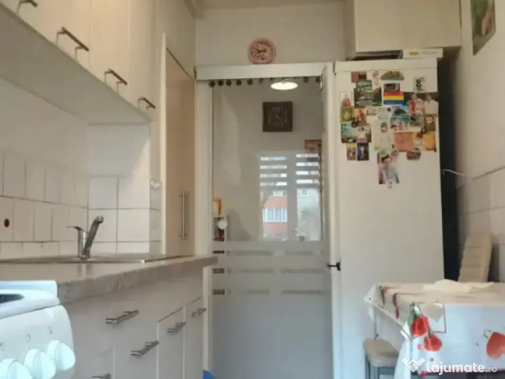 Apartament 2 camere, decomandat - zona Tractorul