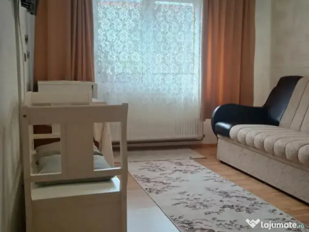 Apartament 2 camere, decomandat - zona Tractorul