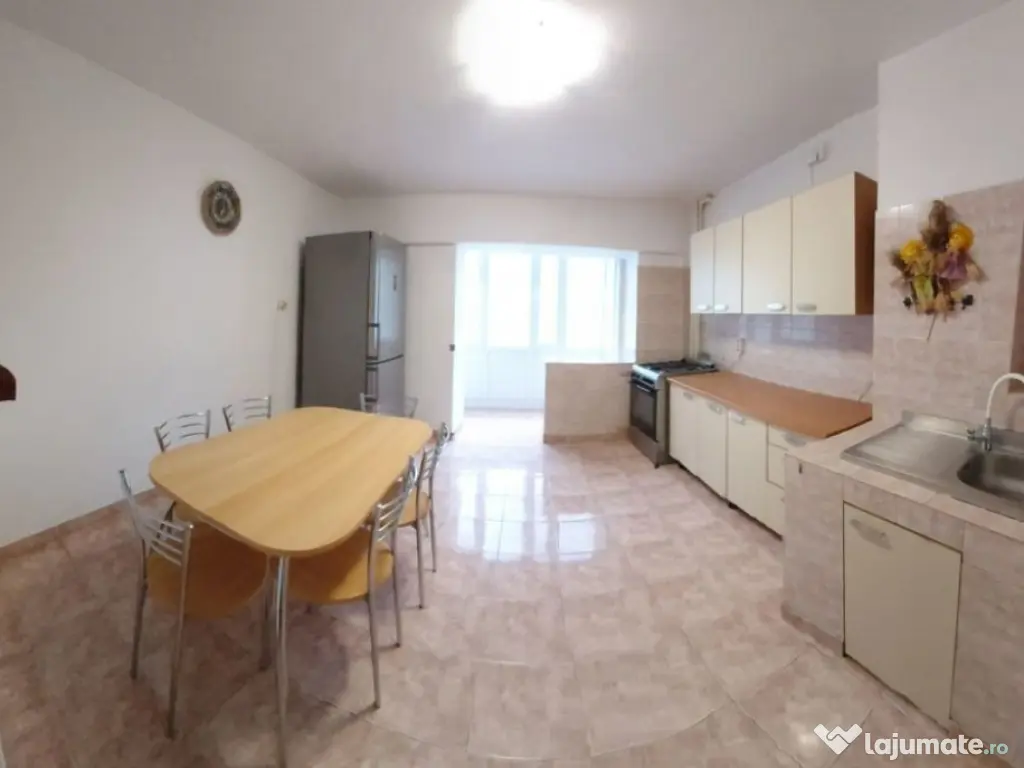 Apartament cu 4 camere, decomandat, situat în ZONA CENTRALĂ UNIRII.