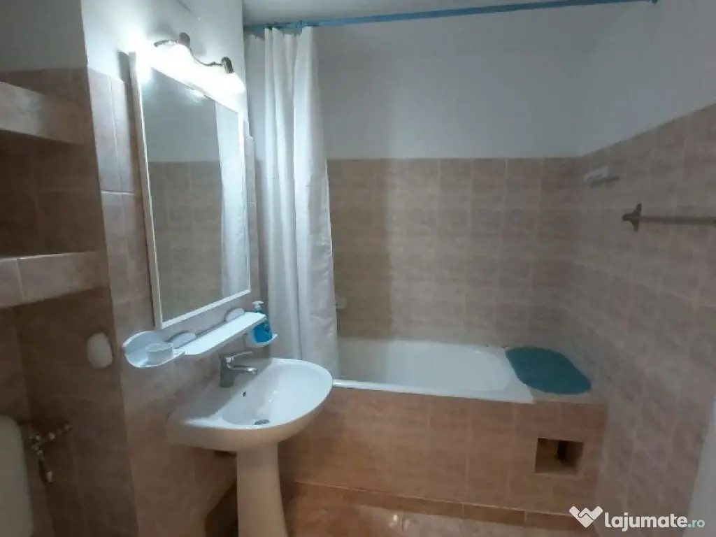 Apartament cu 4 camere, decomandat, situat în ZONA CENTRALĂ UNIRII.