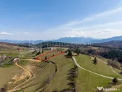 Teren intravilan în Poiana Mărului, 3.791 mp cu priveli...