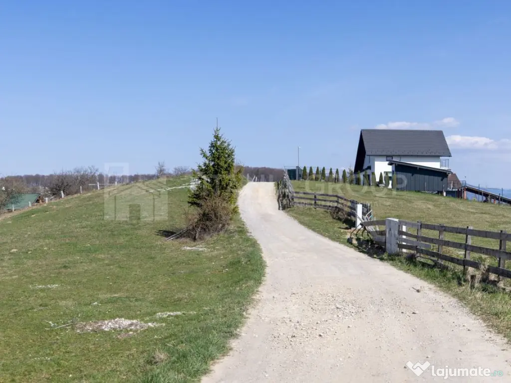 Teren intravilan în Poiana Mărului, 3.791 mp cu priveli...