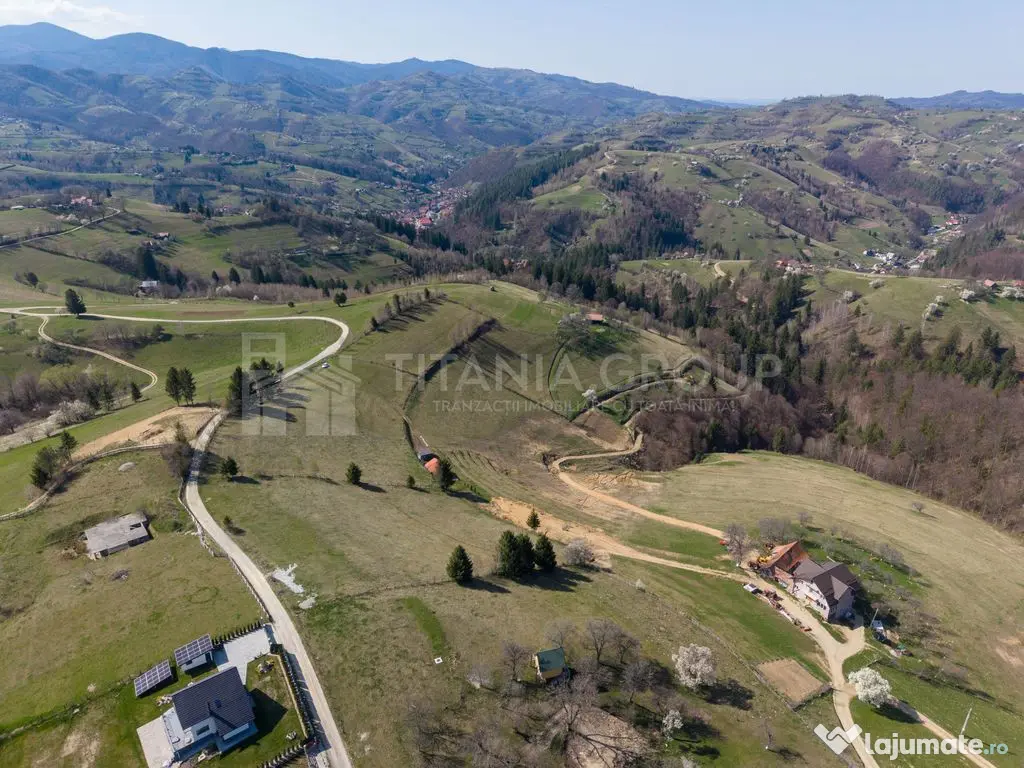 Teren intravilan în Poiana Mărului, 3.791 mp cu priveli...