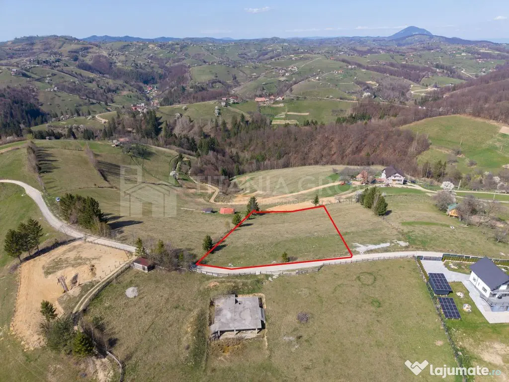 Teren intravilan în Poiana Mărului, 3.791 mp cu priveli...