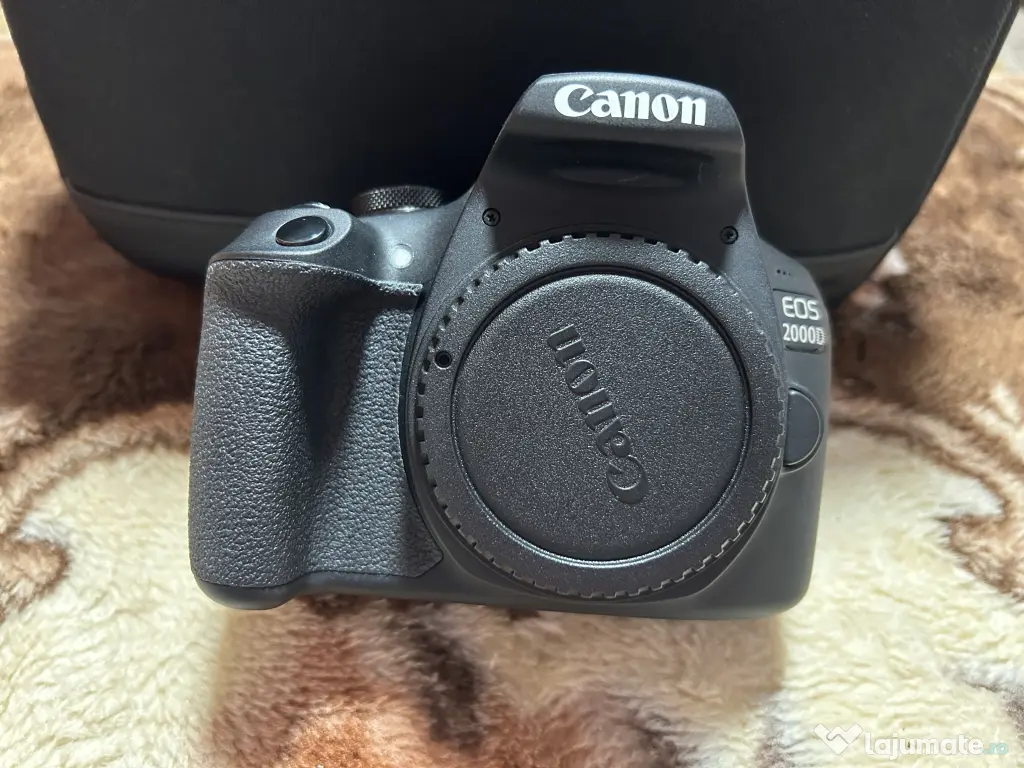 Canon EOS 2000D + obiectiv 18-55mm, stare ca nou.