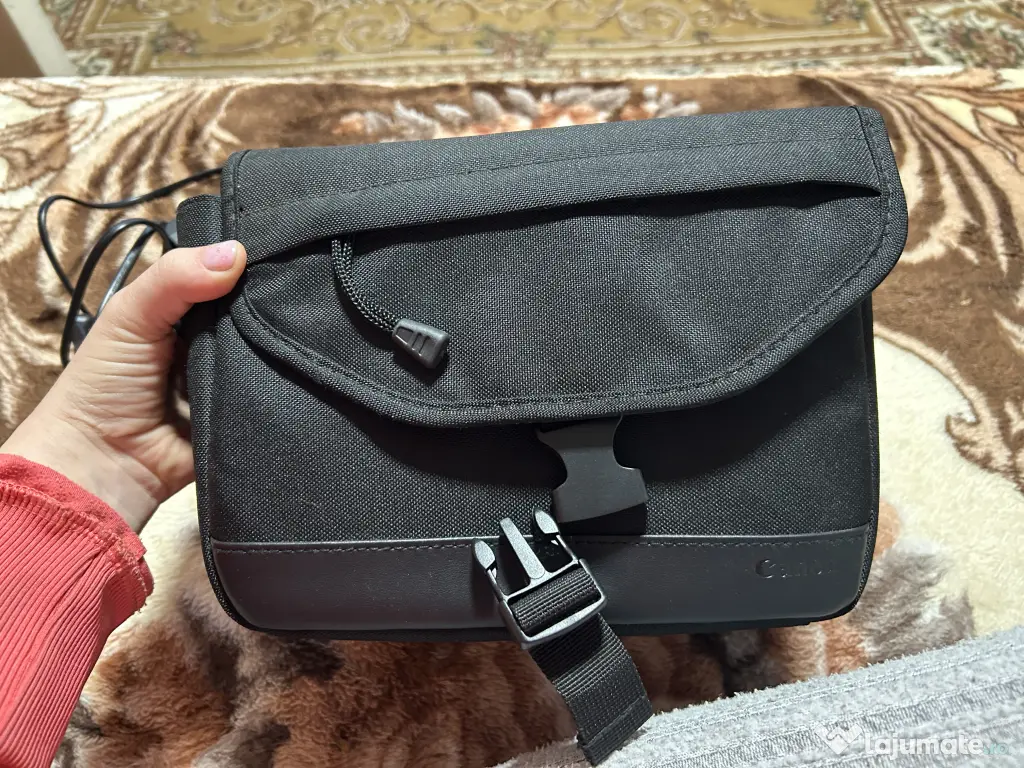 Canon EOS 2000D + obiectiv 18-55mm, stare ca nou.