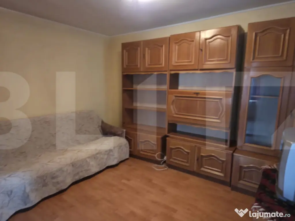 Casa cu 3 camere, curte verde si spatioasa