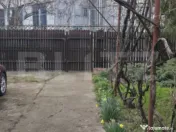 Casa cu 3 camere, curte verde si spatioasa 