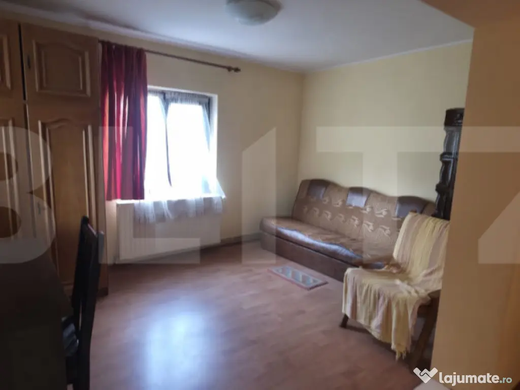 Casa cu 3 camere, curte verde si spatioasa