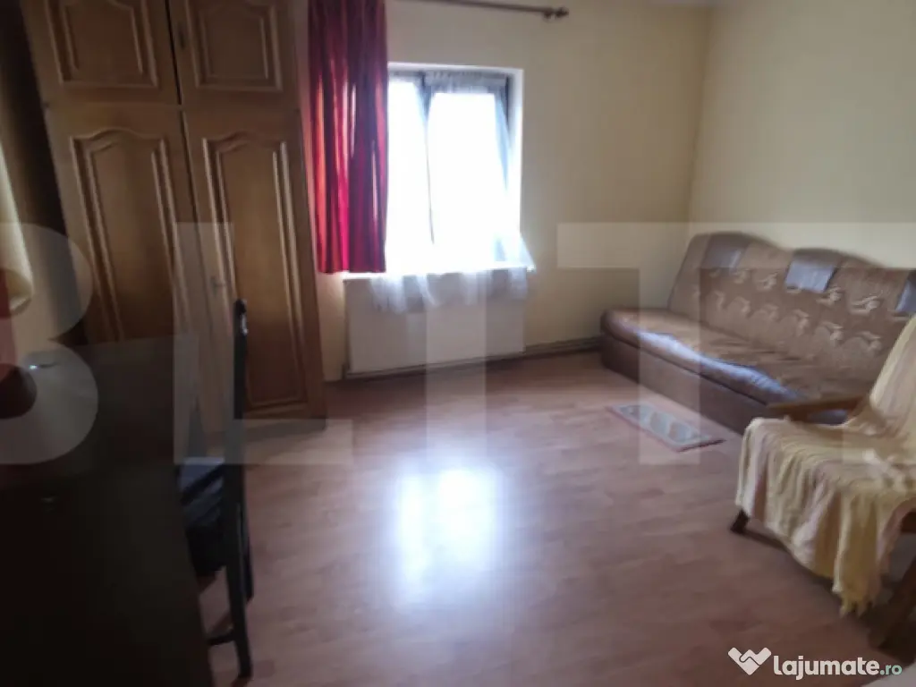 Casa cu 3 camere, curte verde si spatioasa