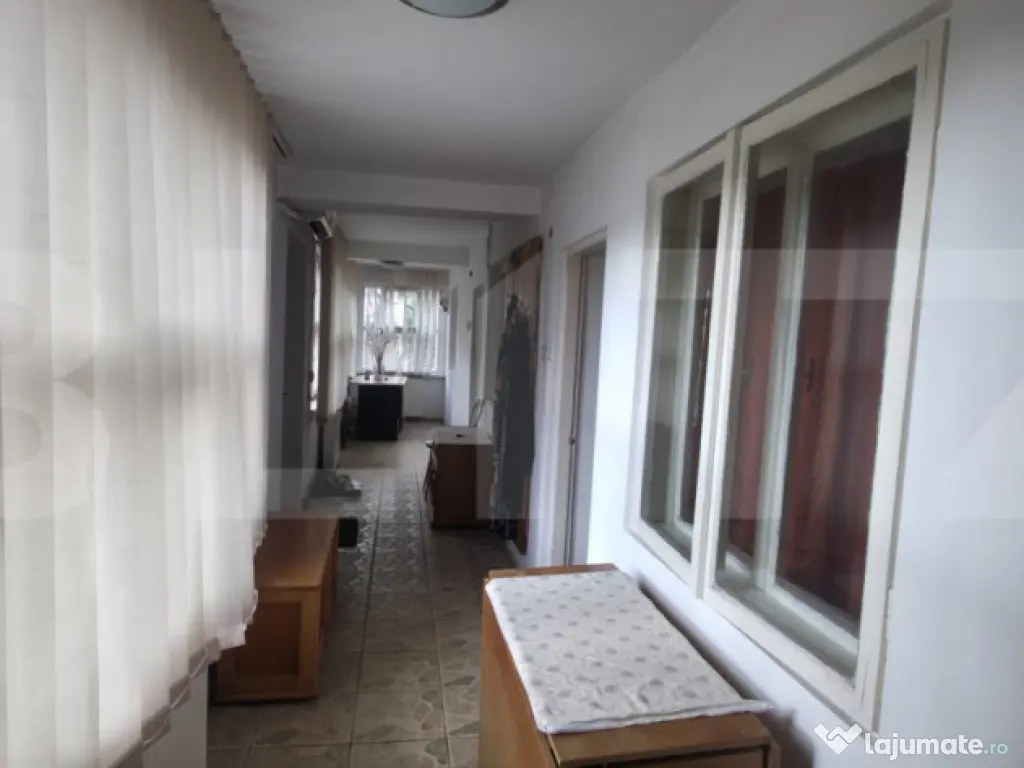 Casa cu 3 camere, curte verde si spatioasa