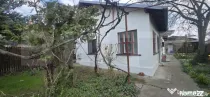 Casa cu 3 camere, curte verde si spatioasa 400 mp,zona Barie