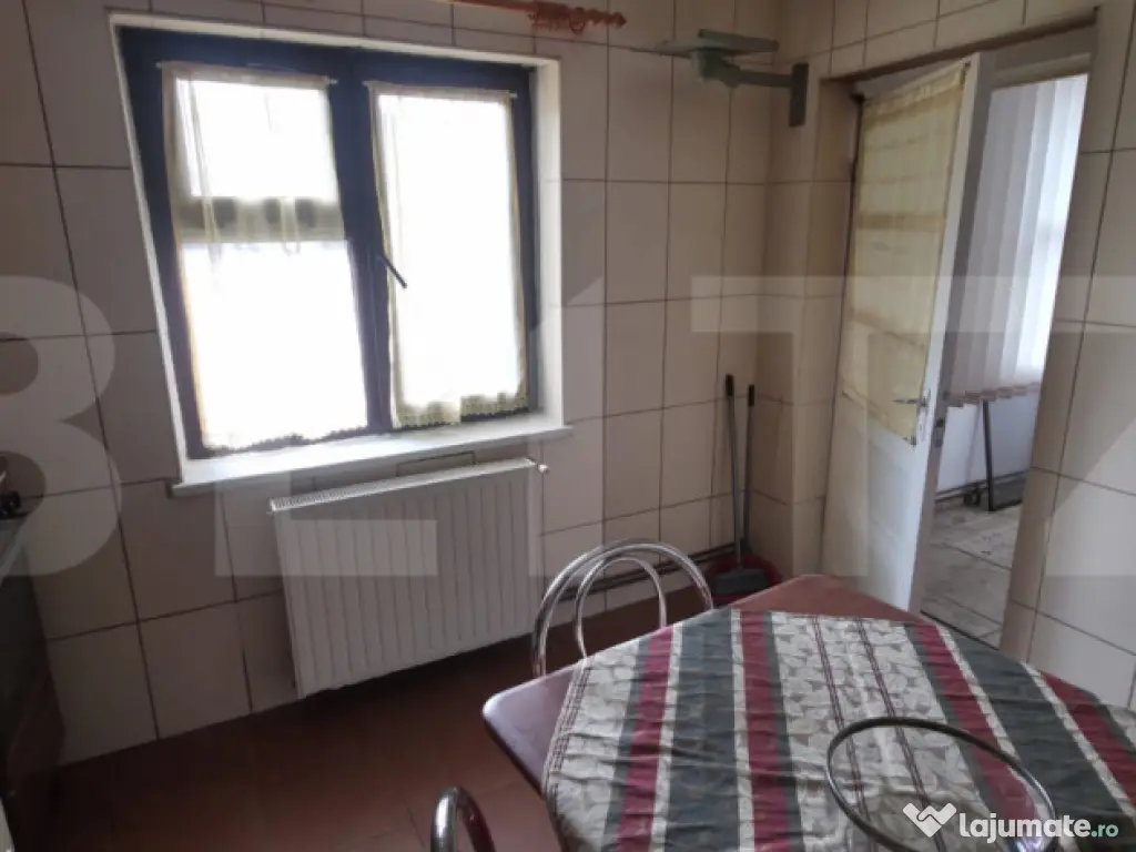 Casa cu 3 camere, curte verde si spatioasa