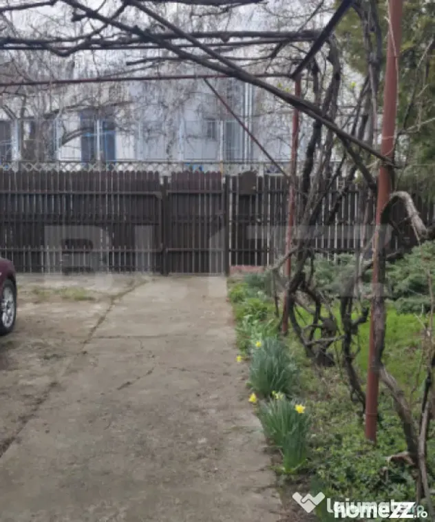 Casa cu 3 camere, curte verde si spatioasa 400 mp,zona Barie - Ploiesti (Prahova)