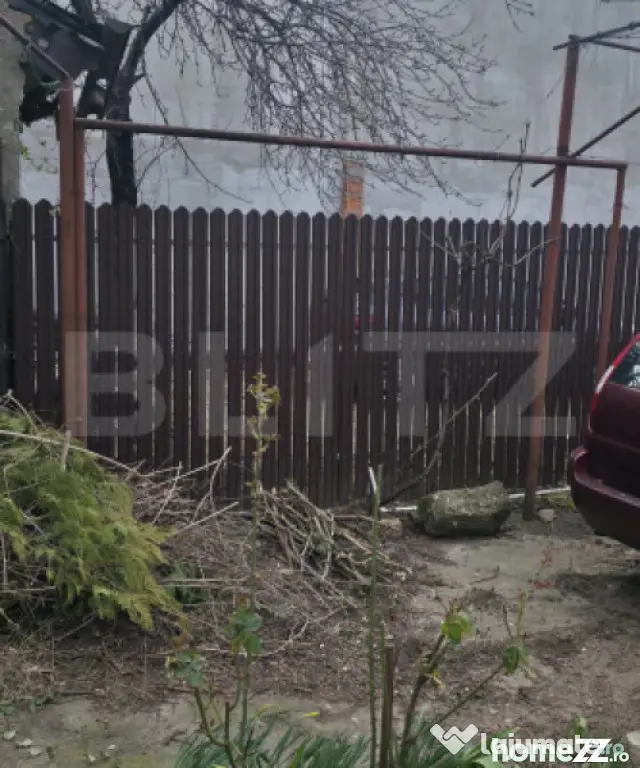 Casa cu 3 camere, curte verde si spatioasa 400 mp,zona Barie - Ploiesti (Prahova)