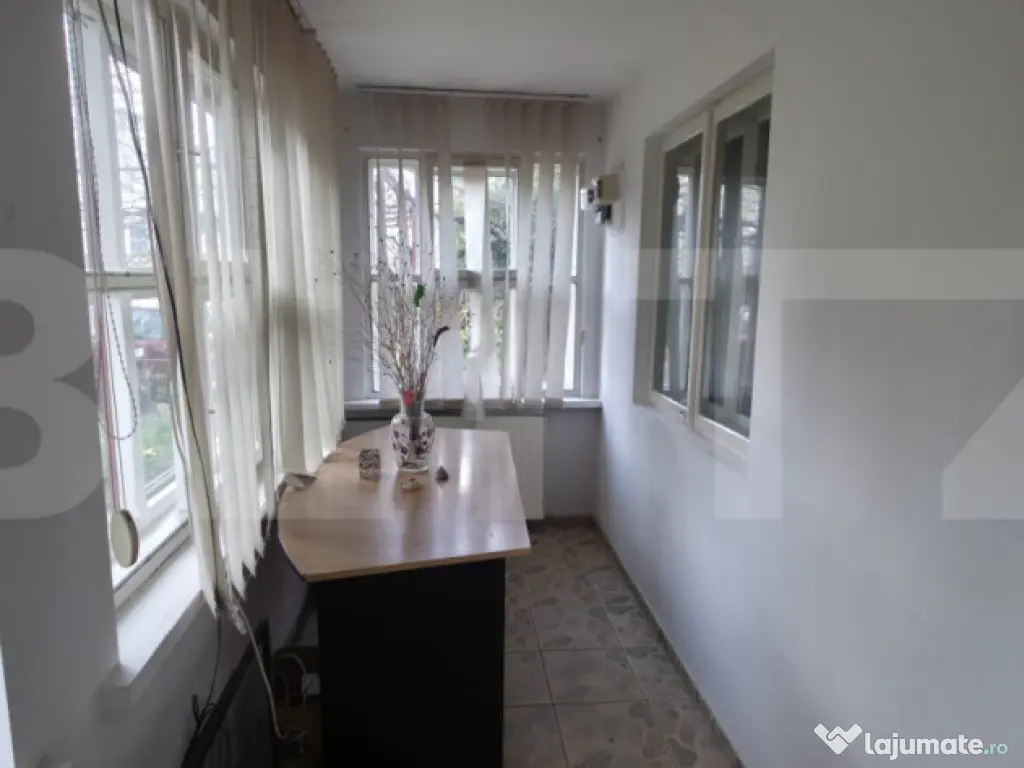 Casa cu 3 camere, curte verde si spatioasa