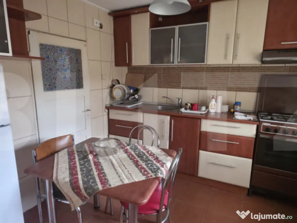 Casa cu 3 camere, curte verde si spatioasa