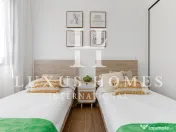 Vilă modernă cu piscină, terasă pe acoperiș și vedere uimitoare la mare