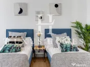 Vilă modernă cu piscină, terasă pe acoperiș și vedere uimitoare la mare