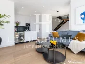 Vilă modernă cu piscină, terasă pe acoperiș și vedere uimitoare la mare