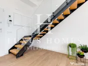 Vilă modernă cu piscină, terasă pe acoperiș și vedere uimitoare la mare