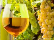 Vin natural alb și roze din soiuri nobile 