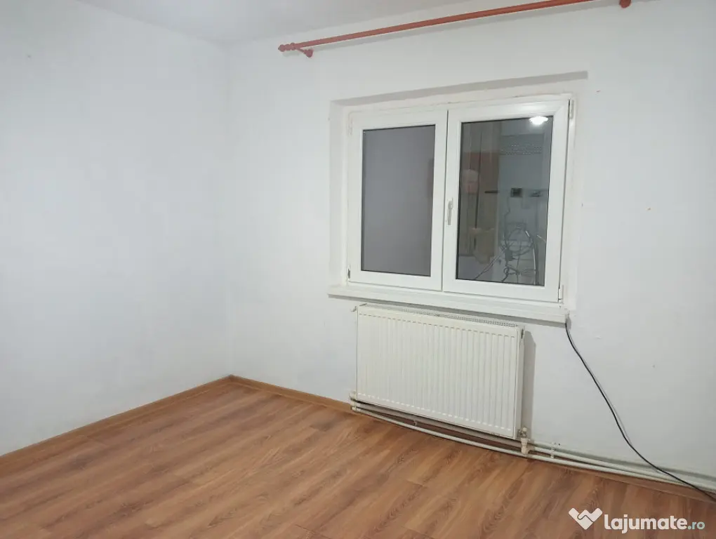 - Apartament 2 camere, Calarasi 4, parter cu balcon 15,3 mp.